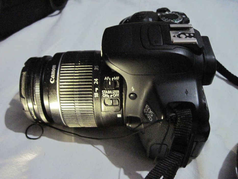 Aparat foto DSLR Canon 650D + obiectiv 18-55 VR