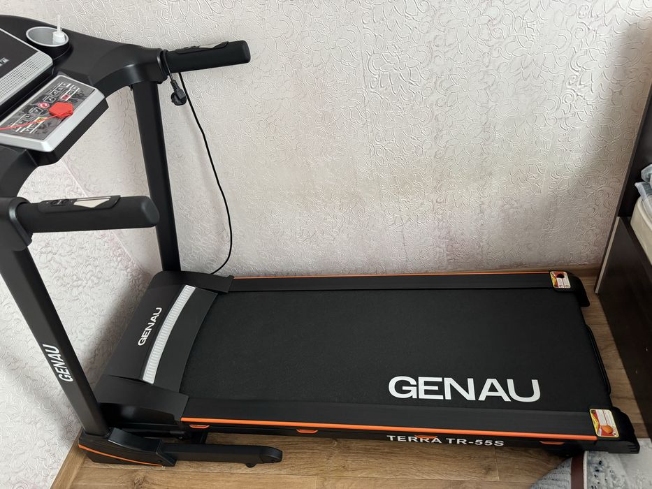 Продам беговую дорожку GENAU