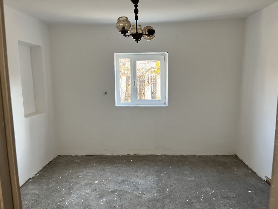 Casa centrala, 4 camere + anexe