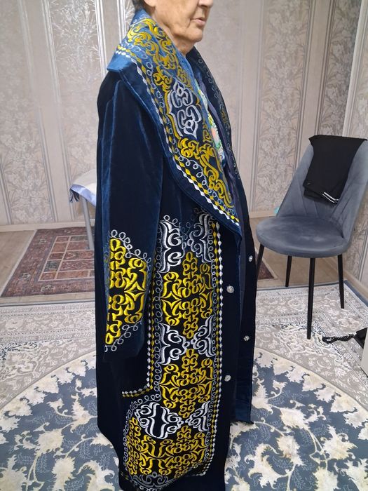 Продам ЧАПАН красивый  велюровый
