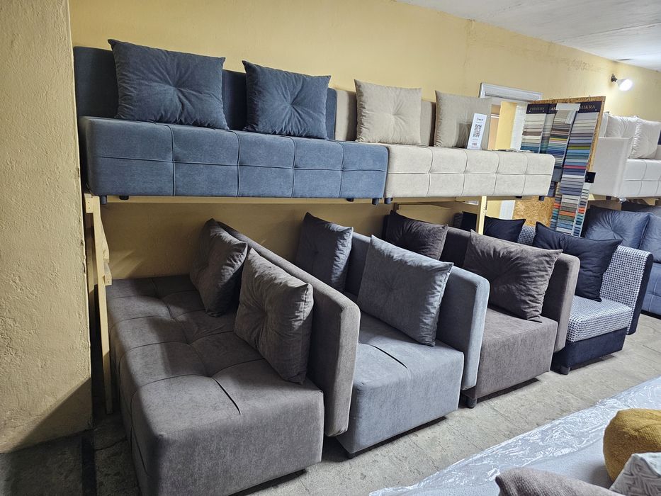 Продам стол и стулья тумба стол и т.д