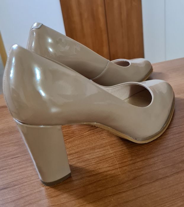 Pantofi Clarks piele lacuita 37