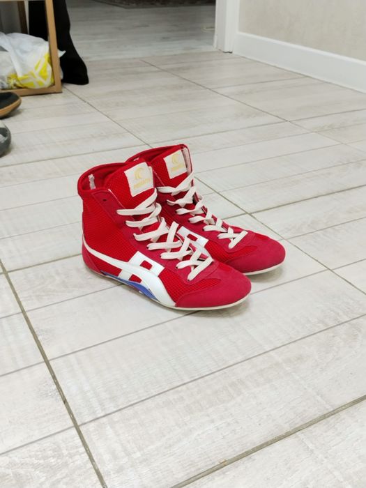 Продам боксерки Asics