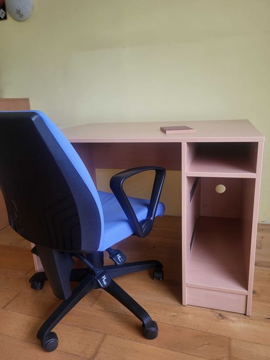 Бюро с отделен шкаф надстройка