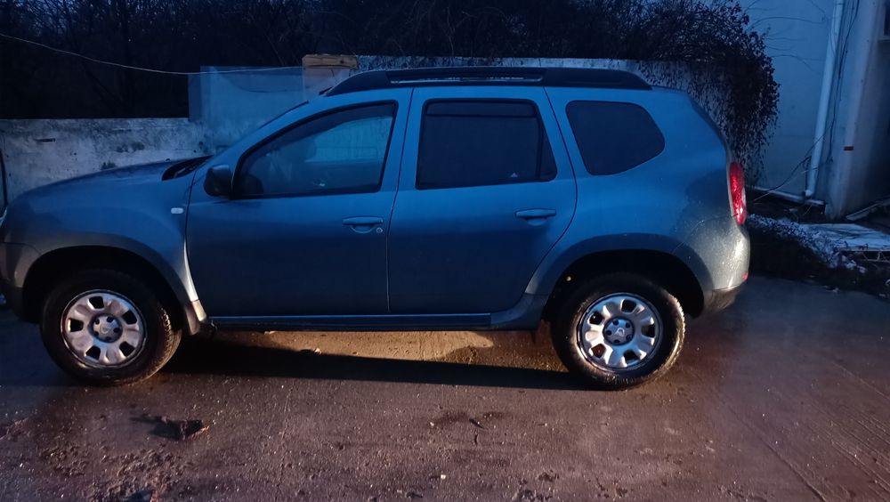 Vând Dacia Duster
