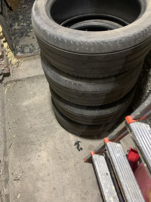 Продам летнию резину 215/45/17