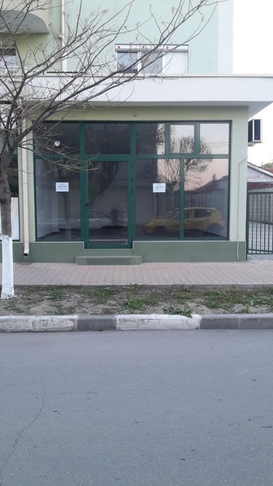 Дава се под наем Магазин в Нова Загора - 40 кв.м за 178.5 € - Снимка #1
