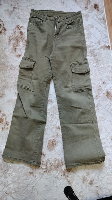 Две пары джинс трубы