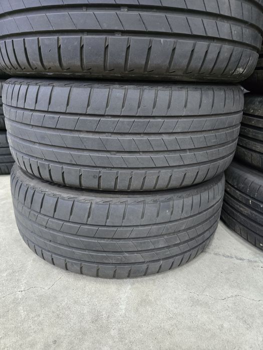 4 Броя 215/50/17 Bridgestone 2x6,6mm 2x5mm 22dot