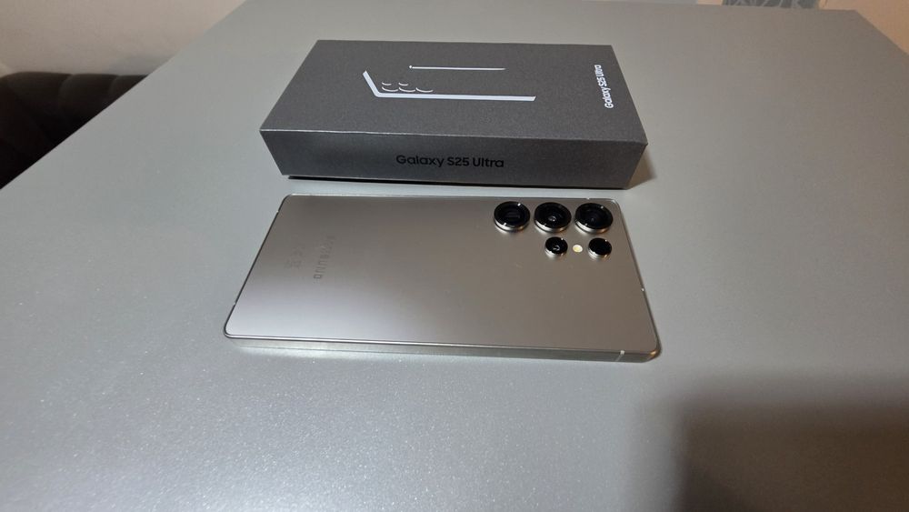 512 Gb Samsung Galaxy s 25 Ultra  никакви следи