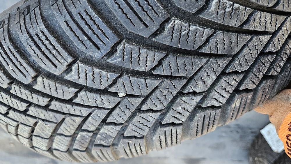 2бр гуми 195 65 15 дот 20 континентал