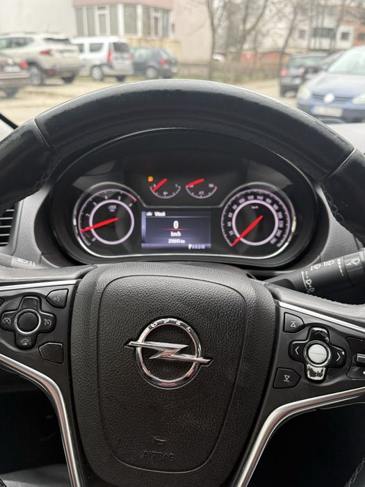 Opel Insignia automată