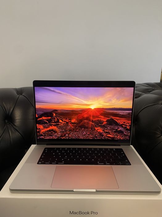 MacBook Pro 16-inch/ M1 MAX / 32 Gb RAM / 1 TB / Space Gray  / Ca nou