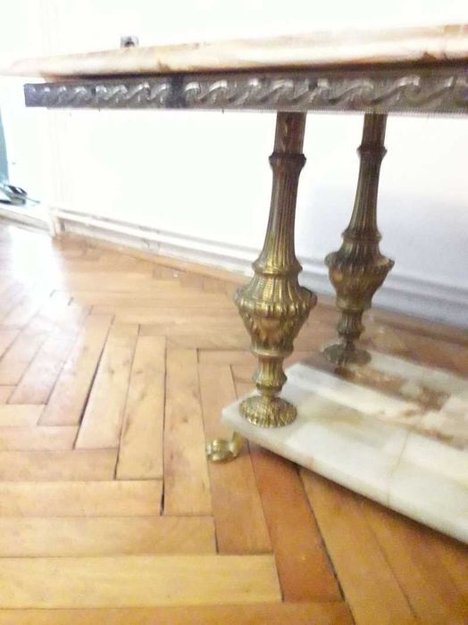 Masa dreptunghiulara cu blat onix si picioare din bronz