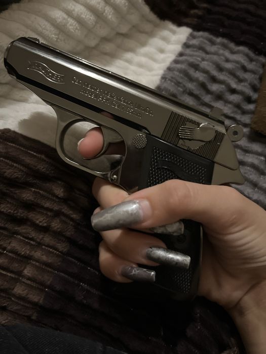 Зажигалка в виде пистолета