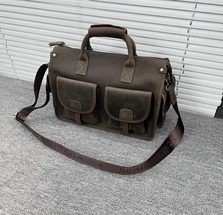 Натуральная кожаная сумка мессенджер.