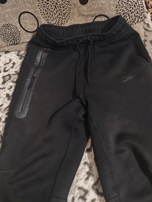 Pantaloni Nike tech