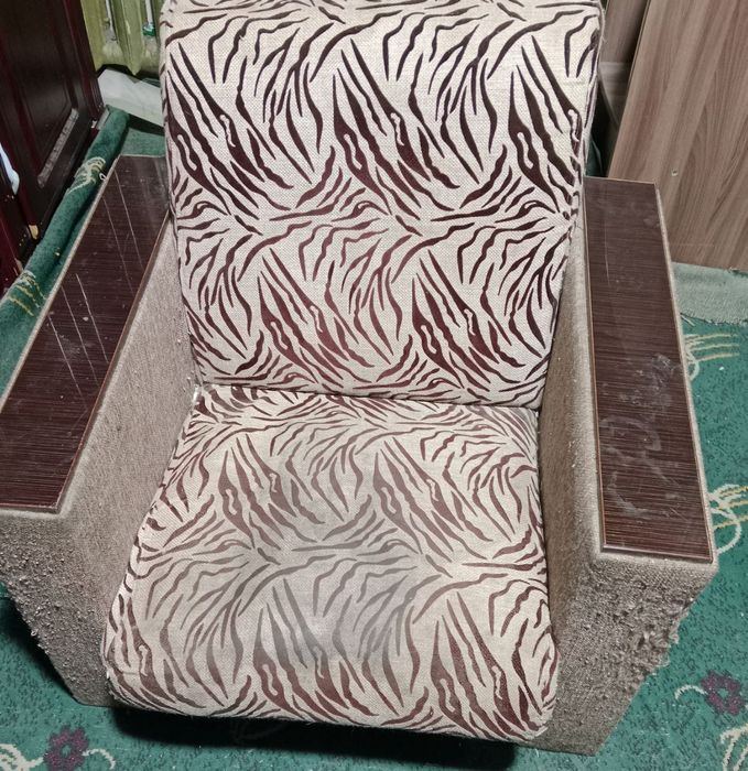 Кресла отдам за шоколадку