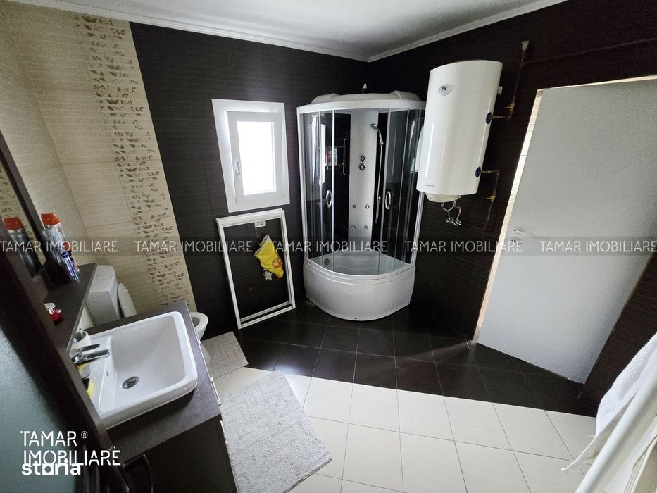 Casă Spațioasă Super Amenajată- 250 Mp / Cu Teren 3000 Mp