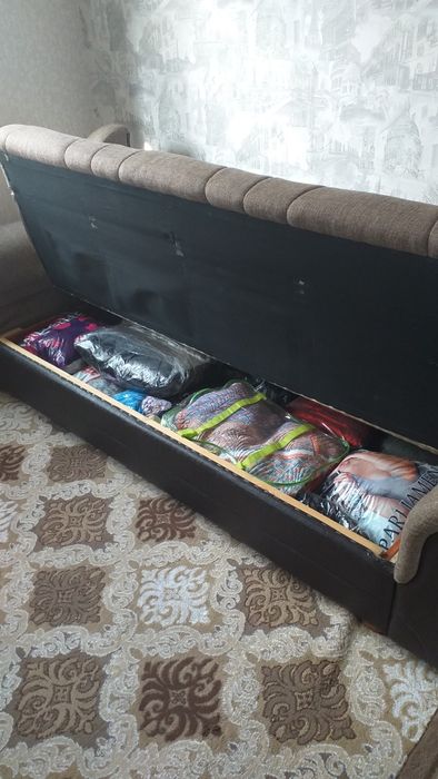 Диван с двумя креслами