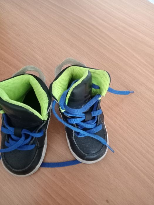Продам детские  полуботинки кроссы