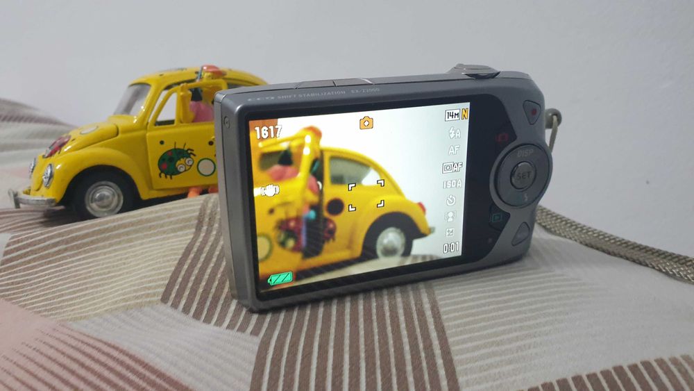 Casio EXILIM EX-Z2000 Digital Camera - 14.1 MPx