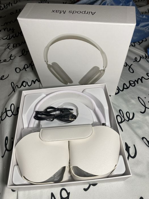 Casti Airpods Max desigilate noi noute