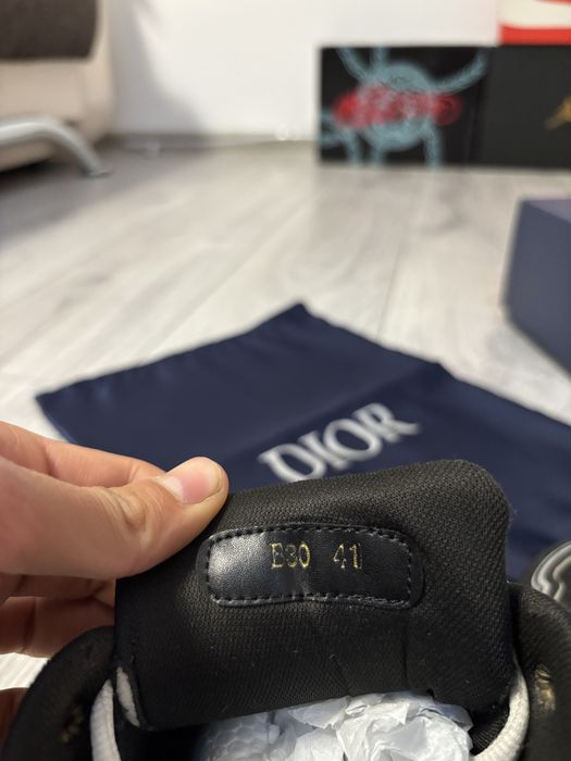 Dior b30 cu mici defecte