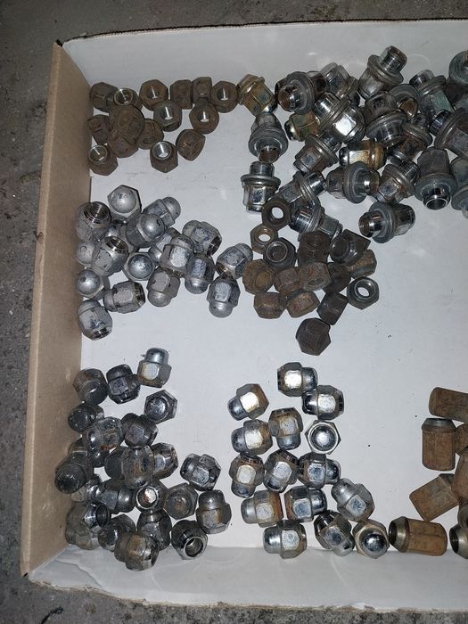 Болтове и Гайки за джанти BMW Toyota VW OPEL Sharan PEUGEOT CITROEN