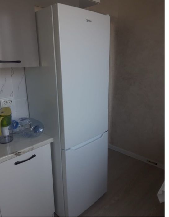 Холодильник Midea MDRB408FGF01 белый
