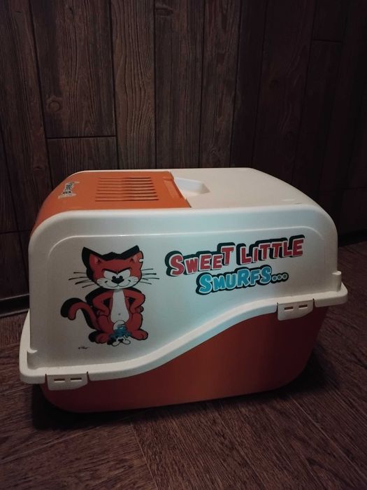 закрита котешка тоалетна