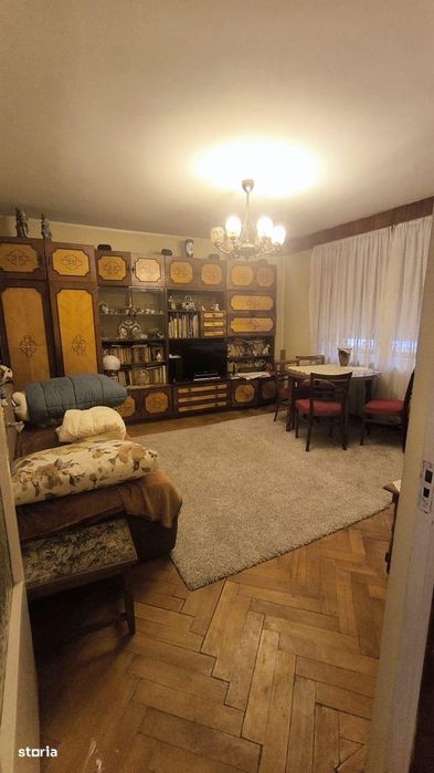 Apartament 3 camere de vânzare – Ultracentral Petroșani, Strada Horia