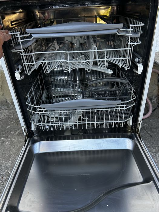 Съдомиялна машина ariston 60см