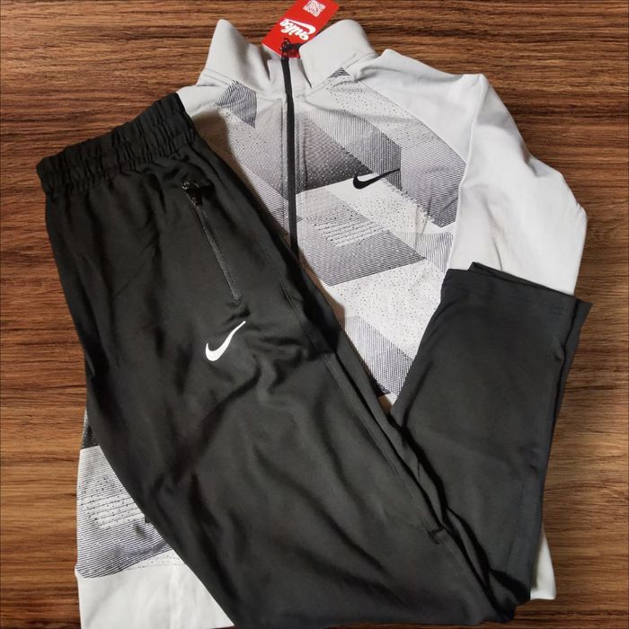 Diverse hăinuțe plata ramburs la curier