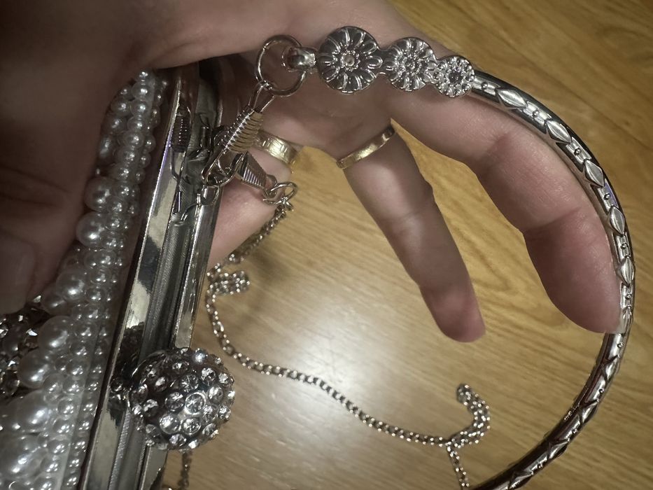 Poseta mireasa cu margelute