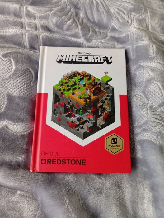Carte Minecraft Ghidul REDSTONE cu emblema Mojang