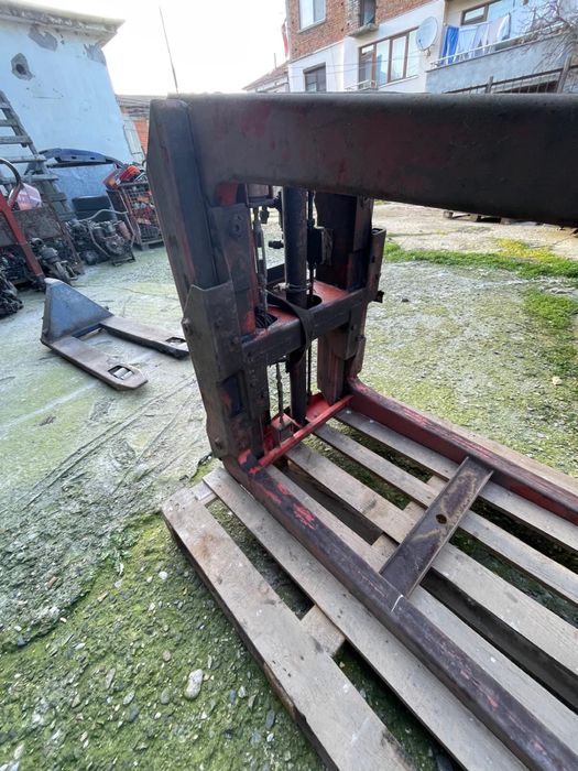 Продавам Щипка За Палети