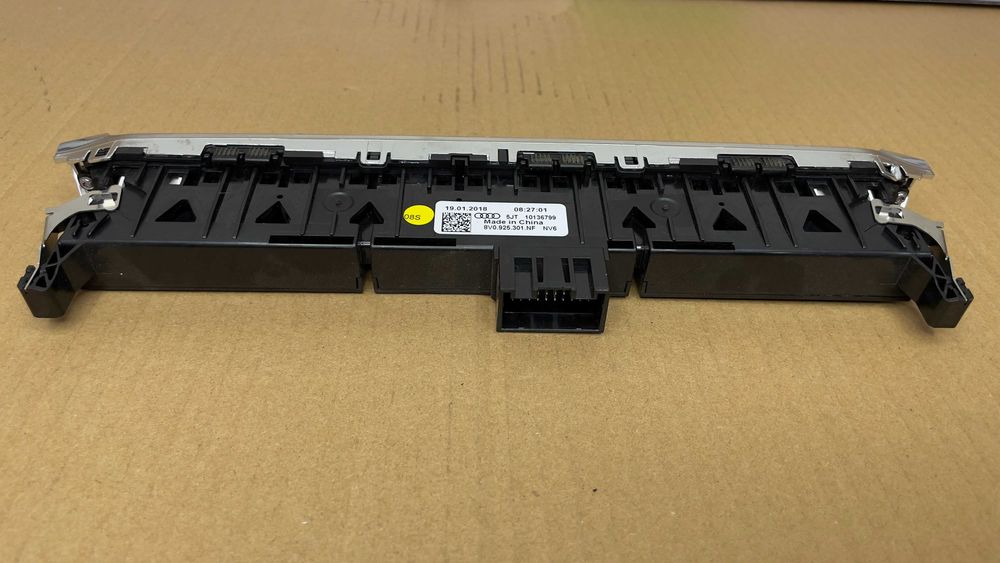 Бутони / Копчета AUDI A3 8V 8V0925301NF