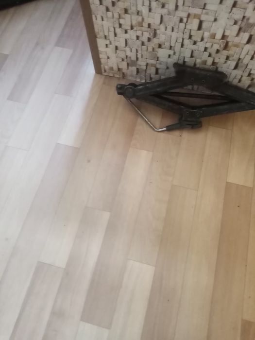 Продам домкрат б/у