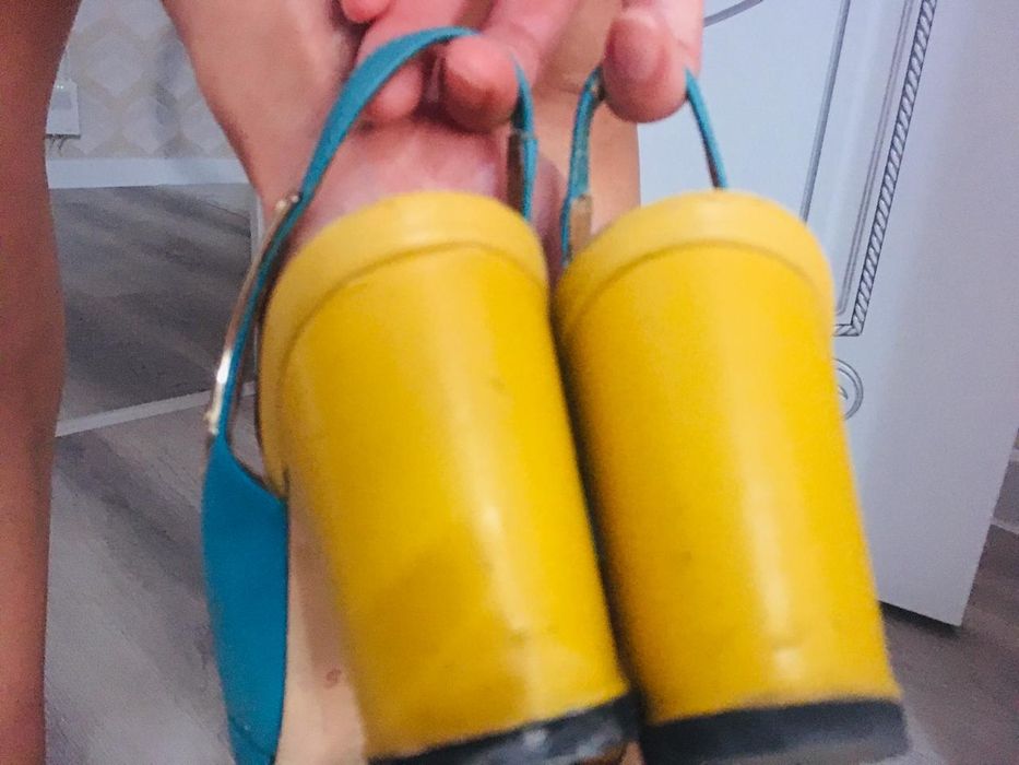 Красивые кожанные босоножки