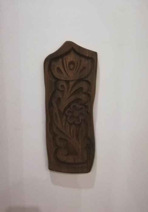 Прекрасна дърворезба. Цветя.