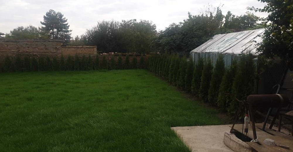 Къща за гости с прилежаща търговска част