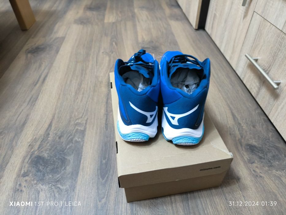 Волейболни маратони/обувки Mizuno Wave Lighting Z8 Mid