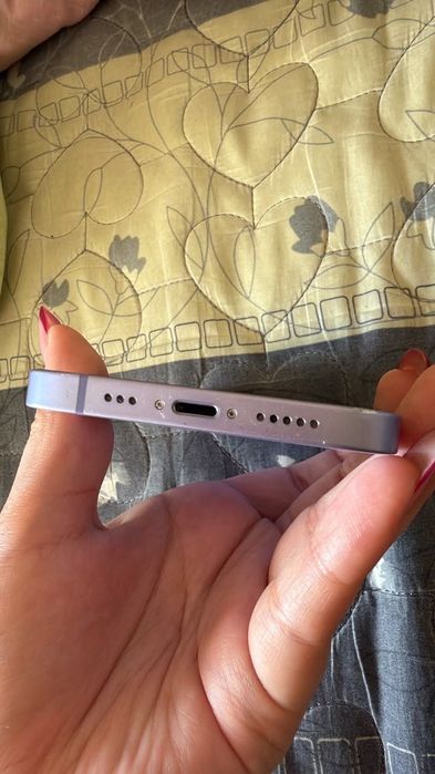 Продам Iphone 12