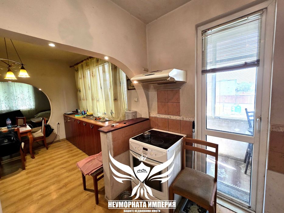 Продавам тристаен апартамент 108кв.м. на първи етаж в Асеновград, кв.Зъбче