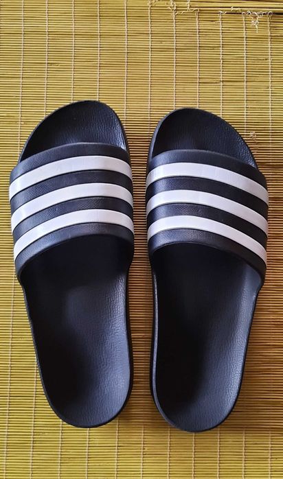 Джапанки adidas черни нови номер 46 но отговарящ на 44