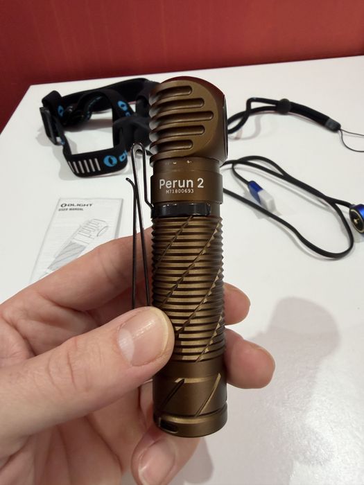 Lanterna Olight Perun 2