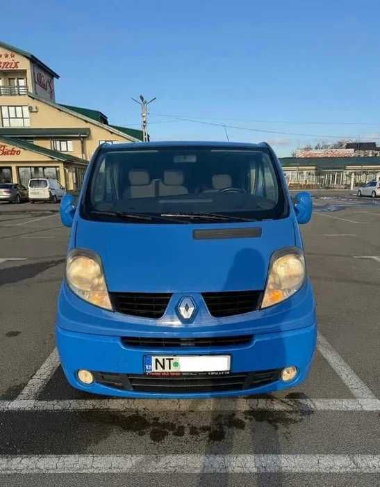 Renault Trafic II / 8+1 LUNG