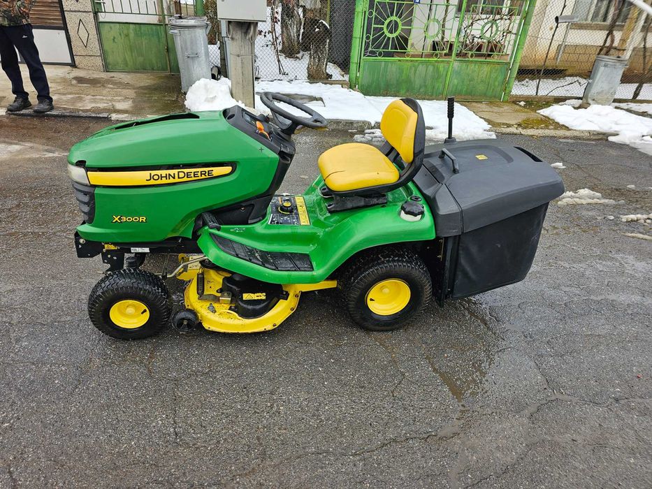 Тракторна Косачка JOHN DEERE X300R/KAWASAKI.18.К.С. Перфектна