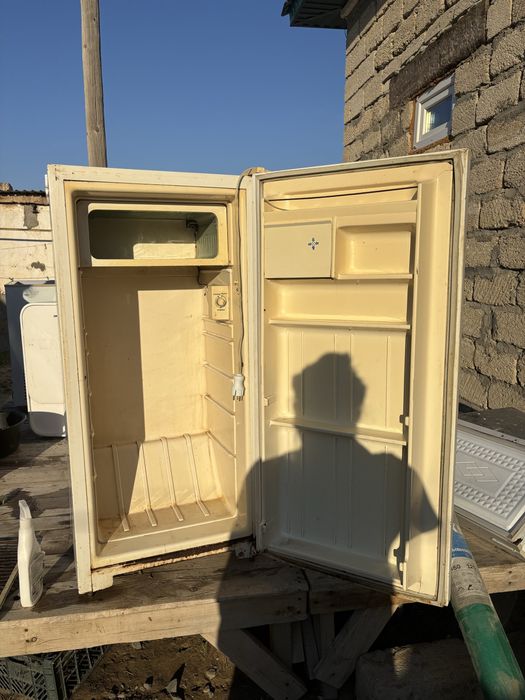 Продам холодильник. Работает